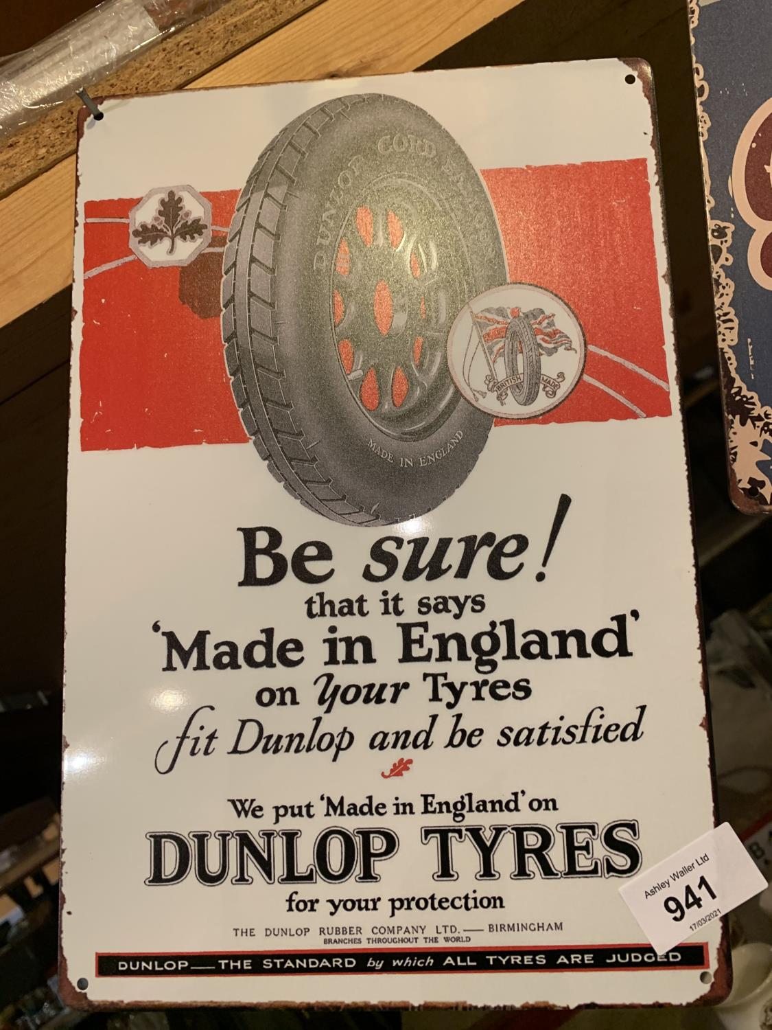 A 'DUNLOP TYRES' METAL SIGN 20 CM X 30 CM