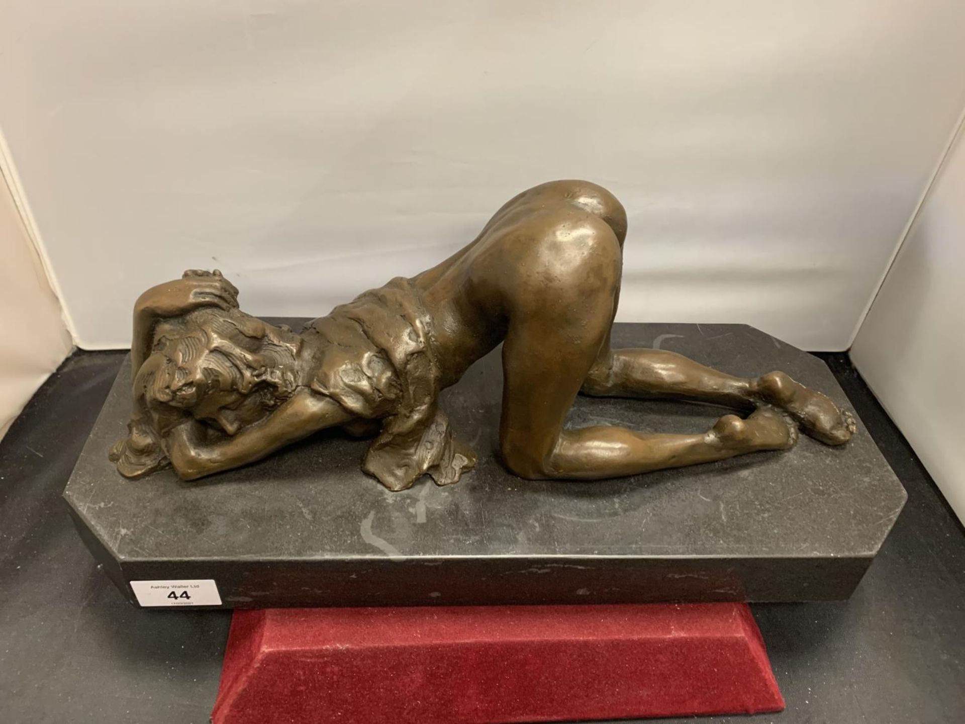 AN ORIGINAL BRONZE IN THE FORM OF A SEMI NUDE FEMALE (LENGTH OF PLINTH 36CM)