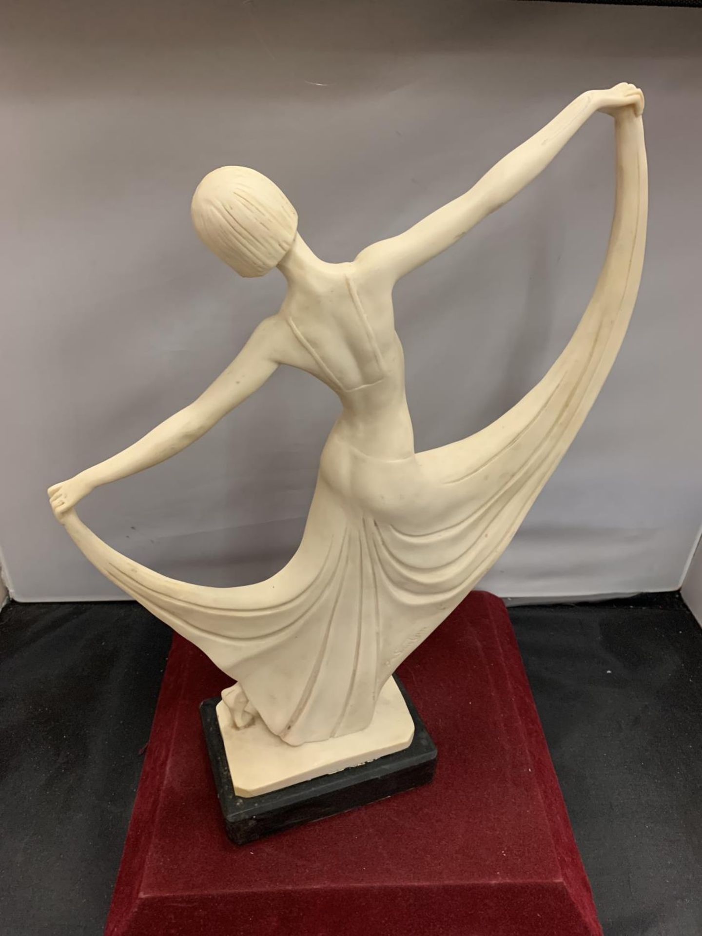 AN ART DECO STYLE FIGURINE SIGNED A SANTINI H:38CM - Image 5 of 8