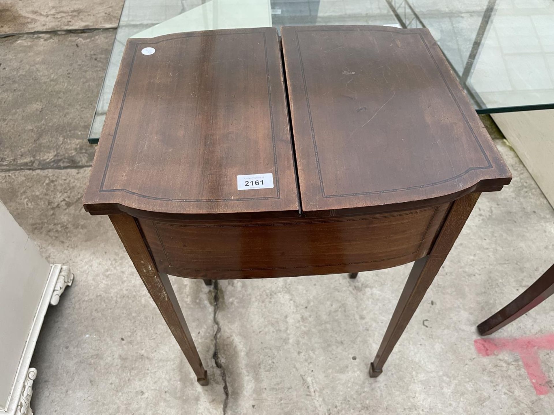 AN EDWARDIAN MAHOGANY AND INLAID SEWING BOX/TABLE WITH FOLD-OVER TOP, ON TAPERED LEGS WITH SPADE