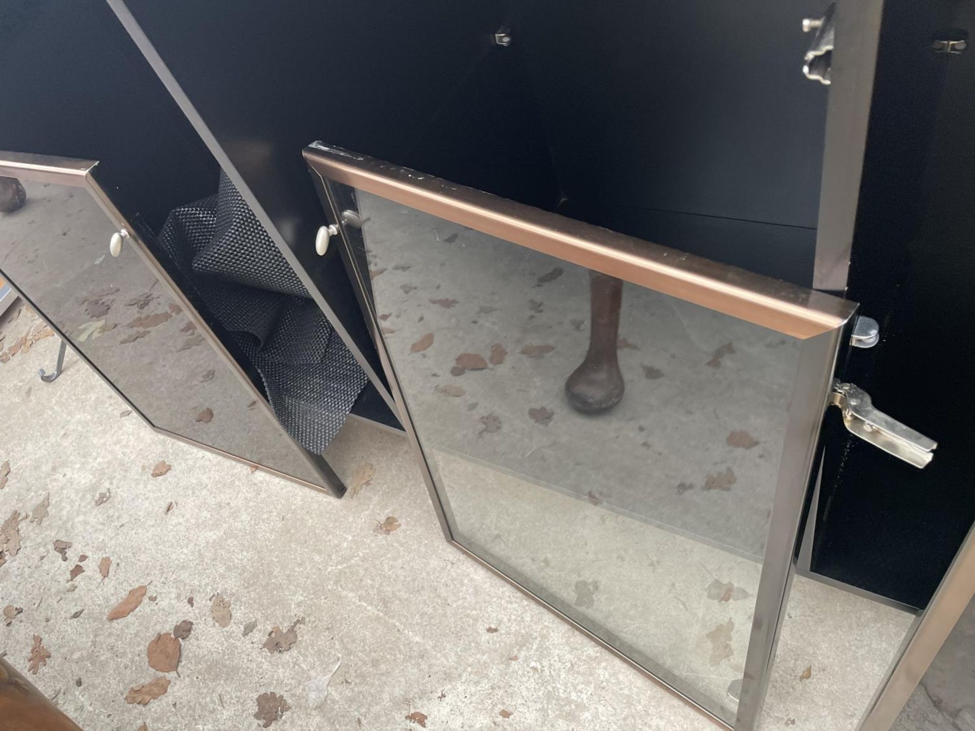 A MODERN BLACK GLASS TOPPED SIDEBOARD WITH GLASS DOORS - Image 3 of 4