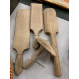 A VARIETY OF VINTAGE WOODEN KITCHEN UTENSILS TO INCLUDE BUTTER PATS