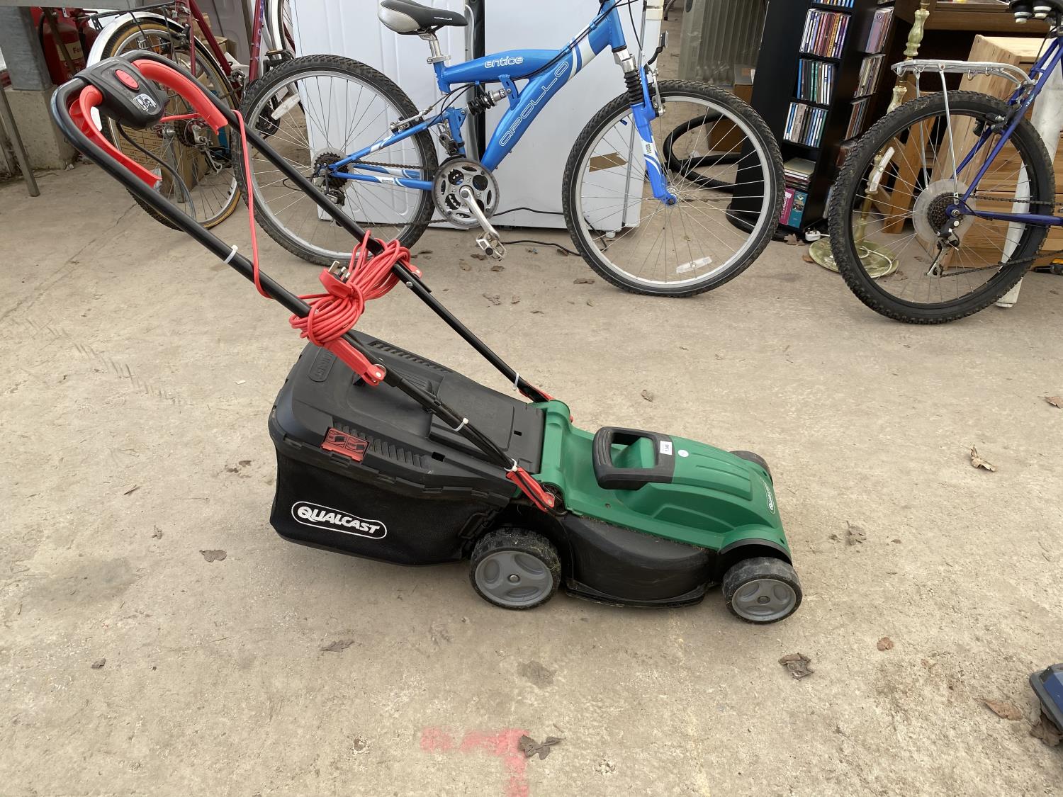 A QUALCAST ELECTRIC LAWN MOWER - Image 2 of 5