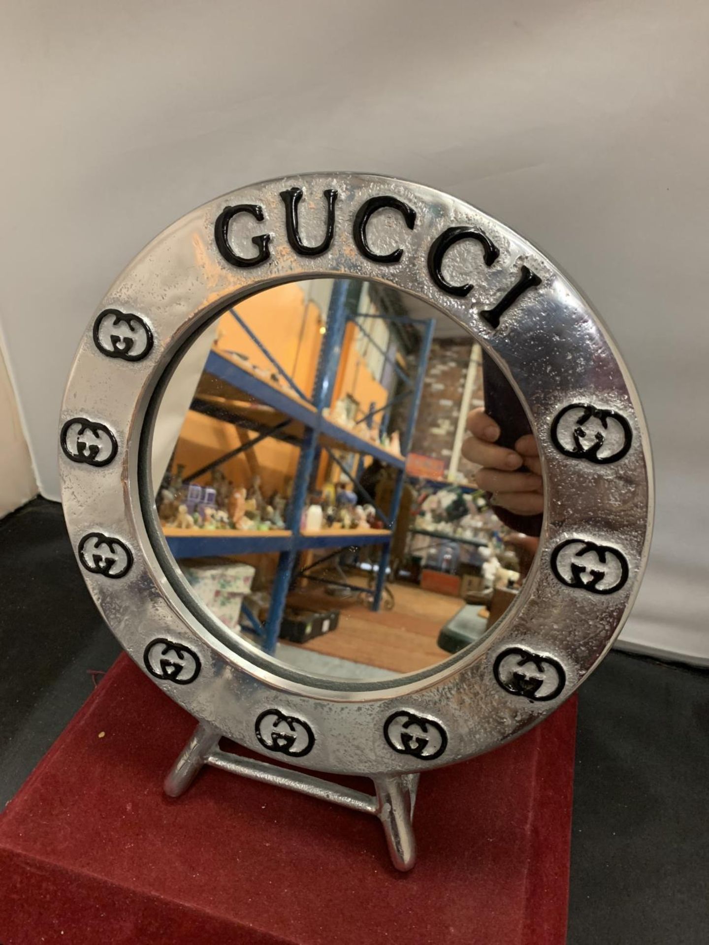 A CIRCULAR CHROME 'GUCCI' TABLE MIRROR D:25CM - Image 2 of 6