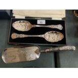 A PAIR OF SILVER PLATED EMBOSSED FRUIT SPOONS IN PRESENTATION BOX AND A SILVER PLATED CRUMB TRAY