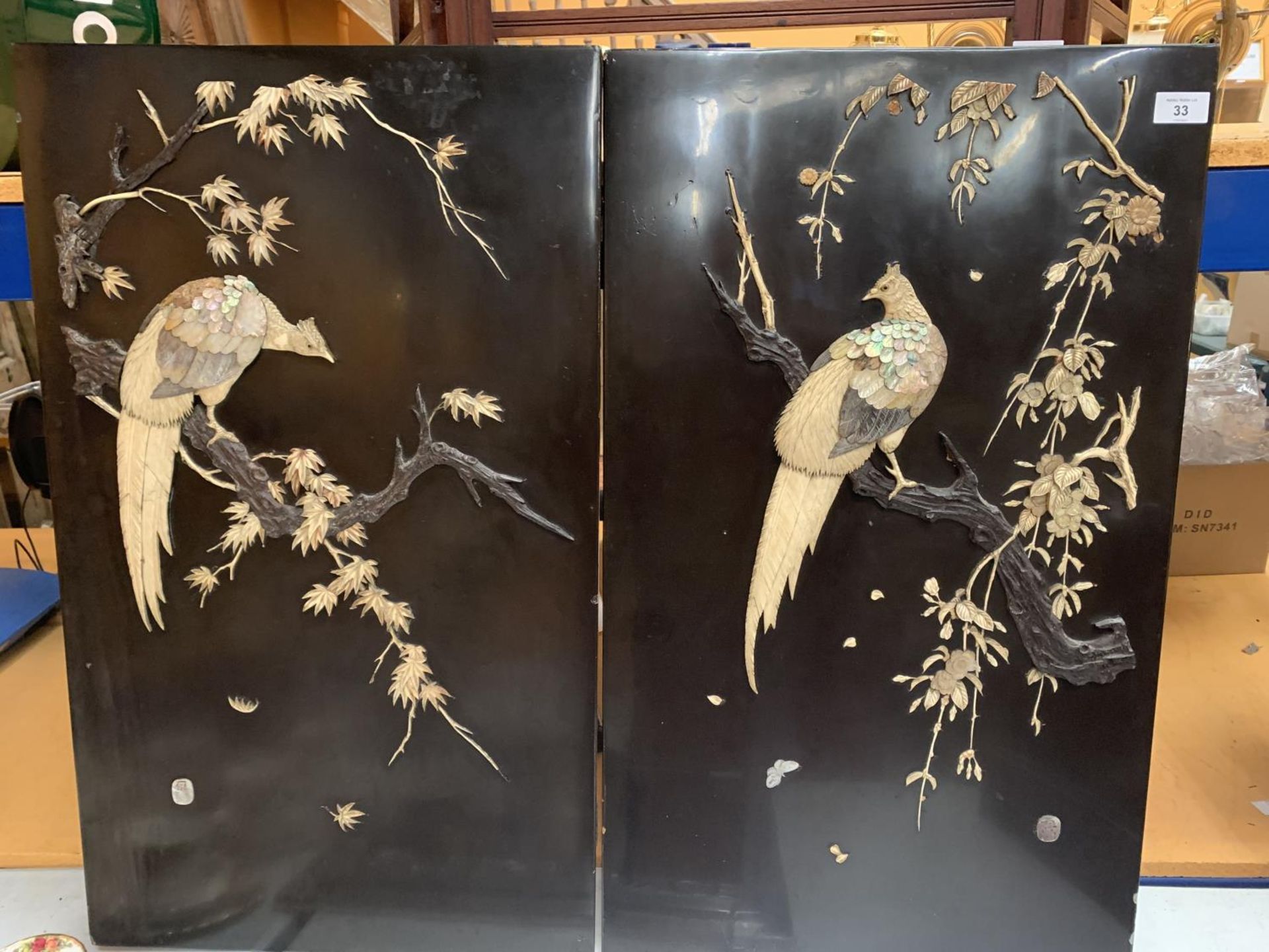 A PAIR OF CHINESE EBONISED WALL PLAQUES DEPICTING MOTHER OF PEARL BIRDS WITH ARTIST'S SIGNED STAMP - Image 2 of 14