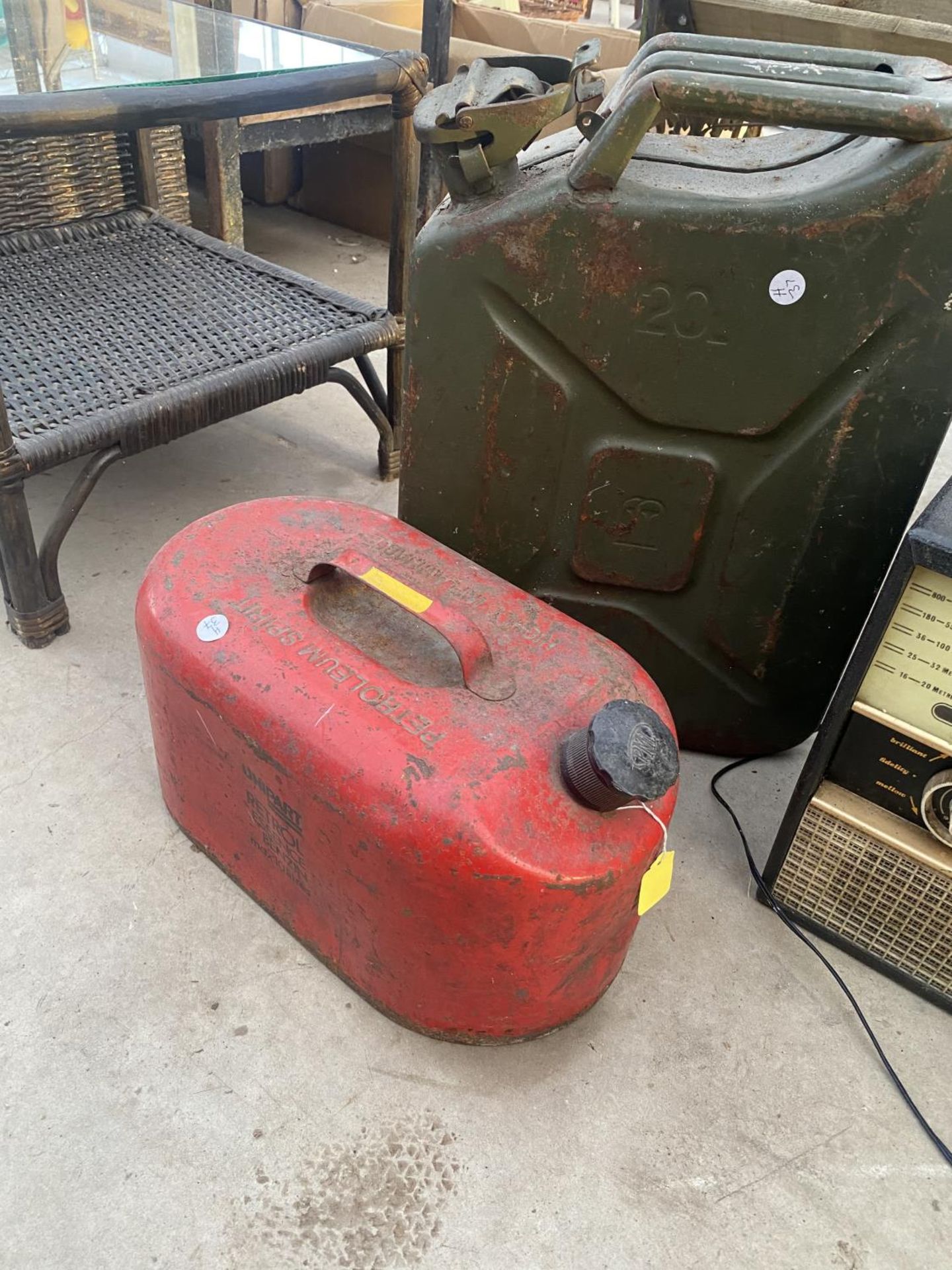 A VINTAGE PYE RADIO, A VINTAGE PETROLEUM SPIRIT FUEL CAN AND A FURTHER JERRY CAN - Image 3 of 4