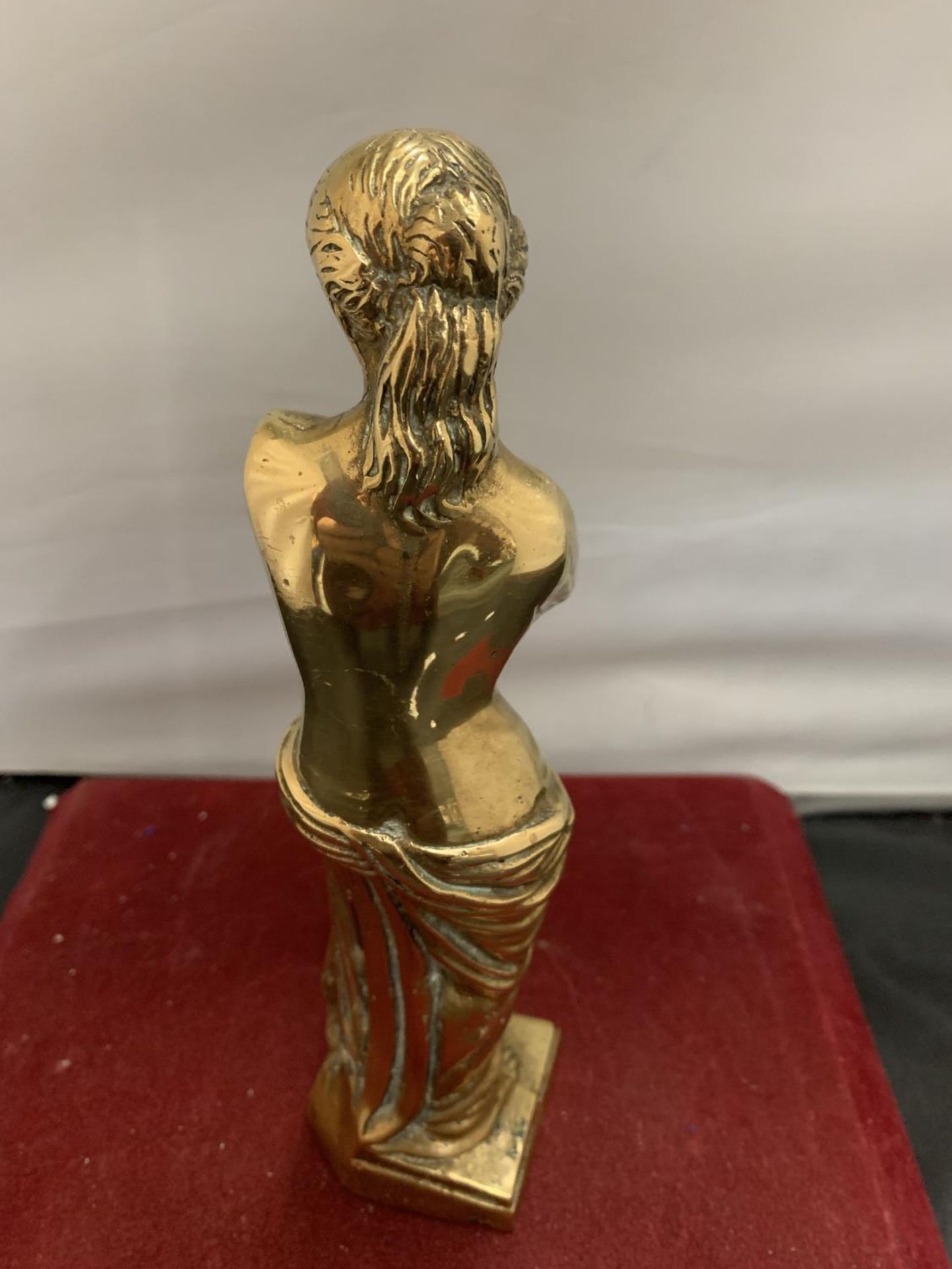 A SEMI NUDE BRASS FIGURINE H:23CM - Image 5 of 8