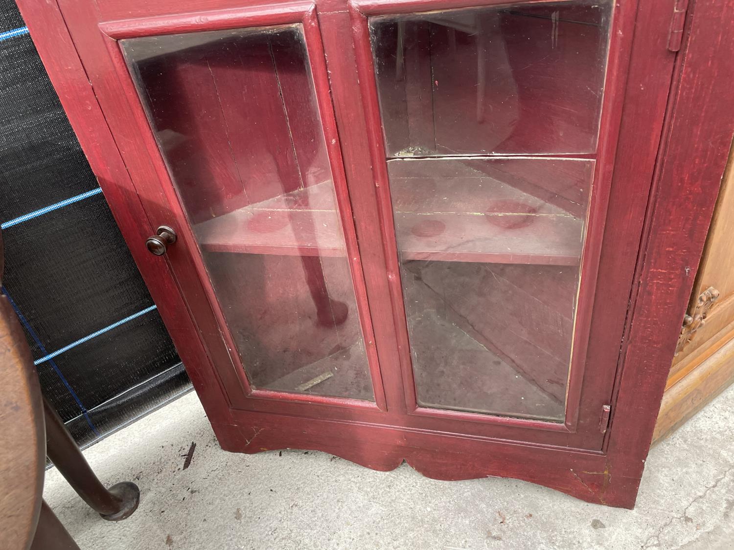 A PAINTED FULL LENGTH CORNER CUPBOARD WITH GLAZED UPPER AND LOWER DOORS - Image 3 of 3