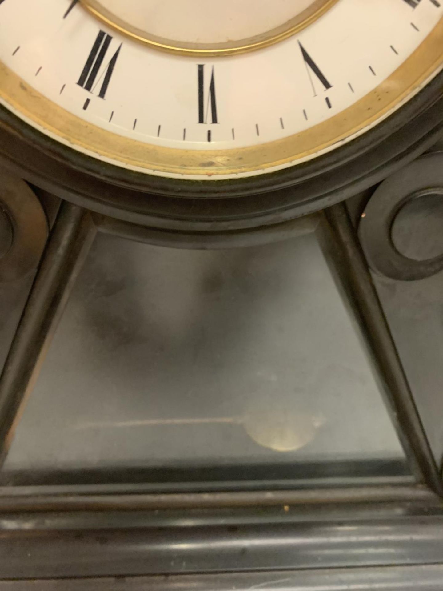A LARGE MARBLE MANTEL CLOCK WITH VISUAL ESCAPEMENT (H: 43CM) - Image 5 of 12