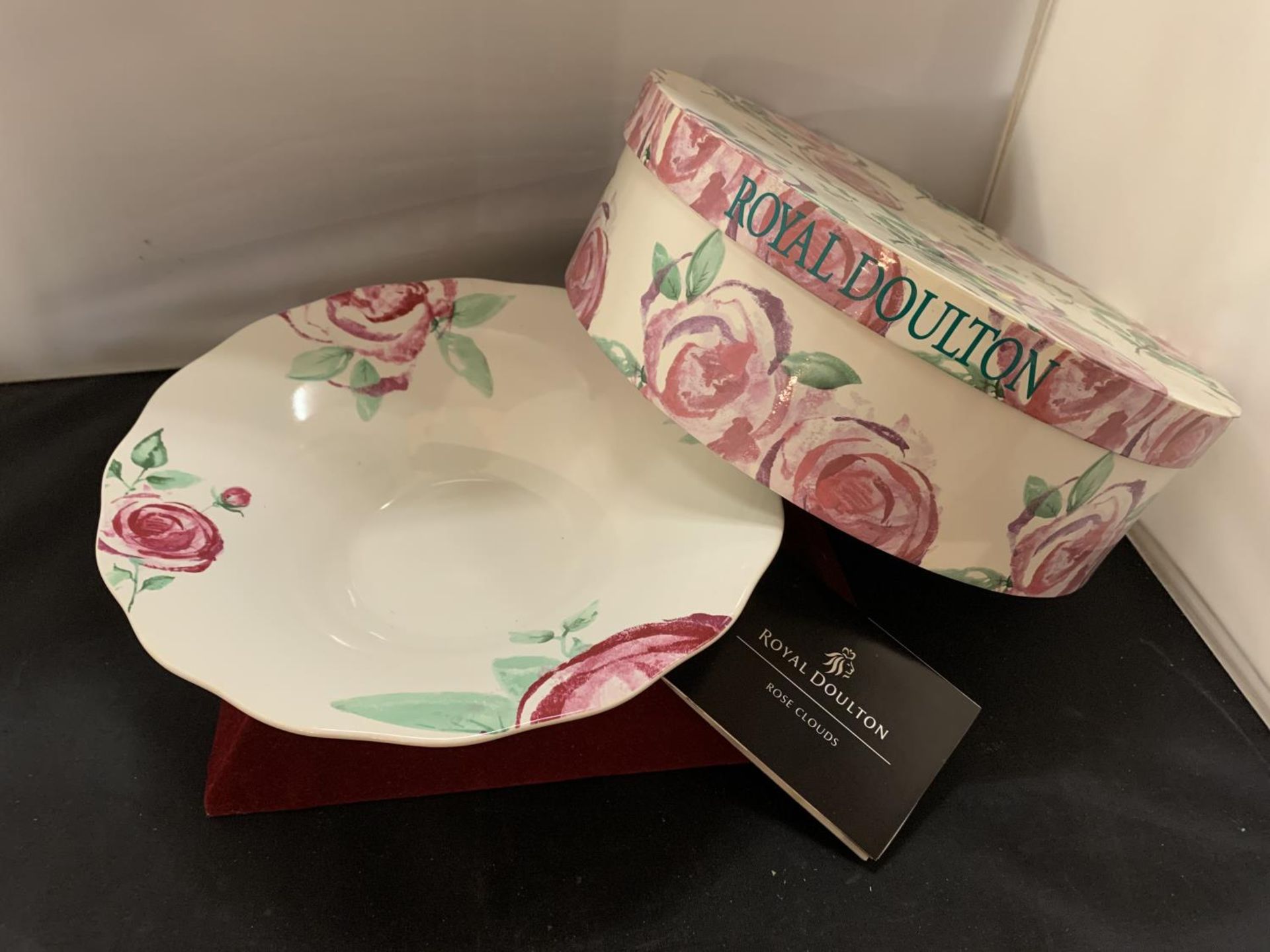 A ROYAL DOULTON ROSE CLOUDS LOW BOWL IN A PRESENTATION BOX