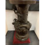 A LARGE DECORATIVE ORIENTAL BRONZE VASE EMBOSSED WITH DRAGON AND BIRD FIGURES - 56CM HIGH 28CM