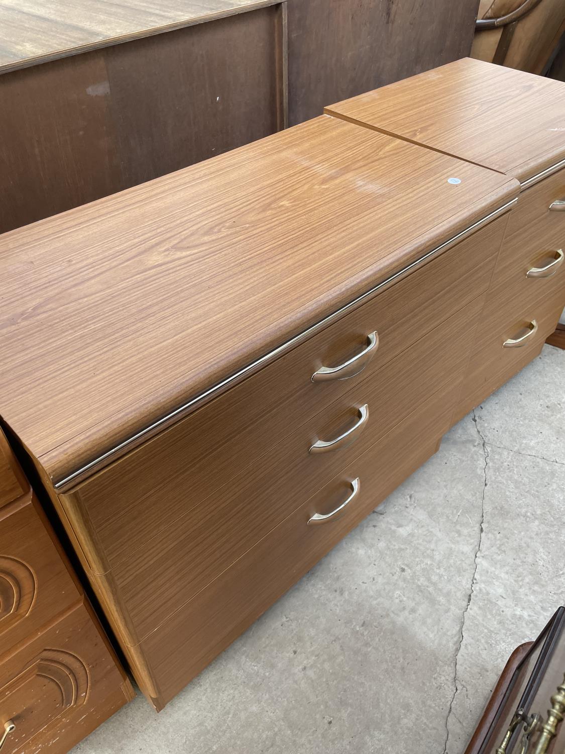 AN ALSTONS FURNITURE 'SANDRINGHAM' CHEST OF TWO SHORT AND THREE LONG DRAWERS AND TWO SMALLER CHESTS - Image 5 of 7