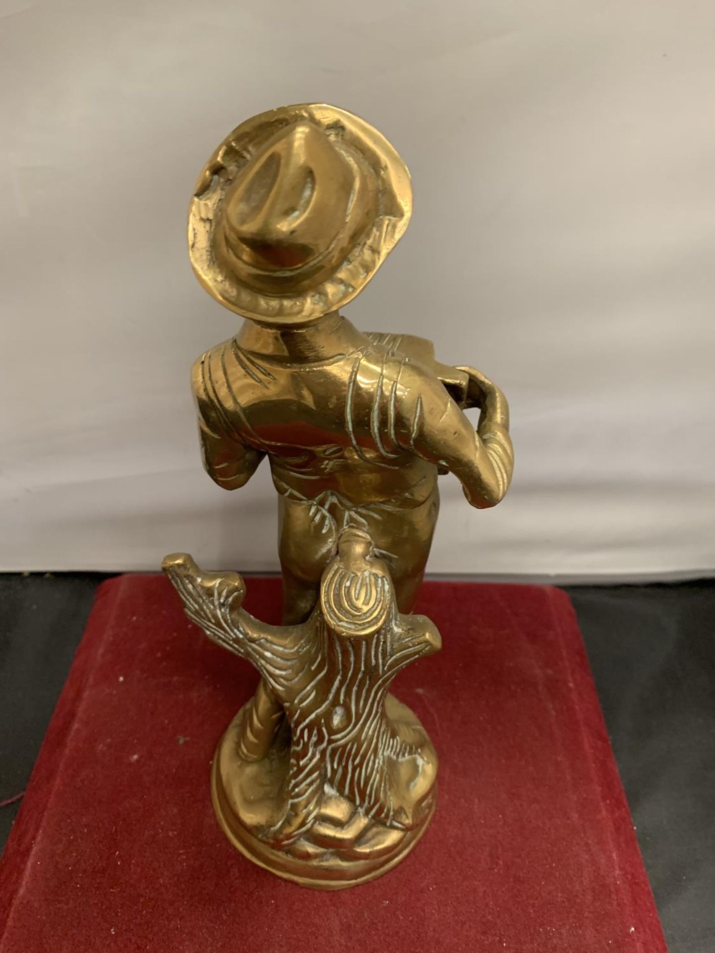 A BRASS FIGURINE IN THE FORM OF AN ACCORDIAN PLAYER H:28CM - Image 6 of 8