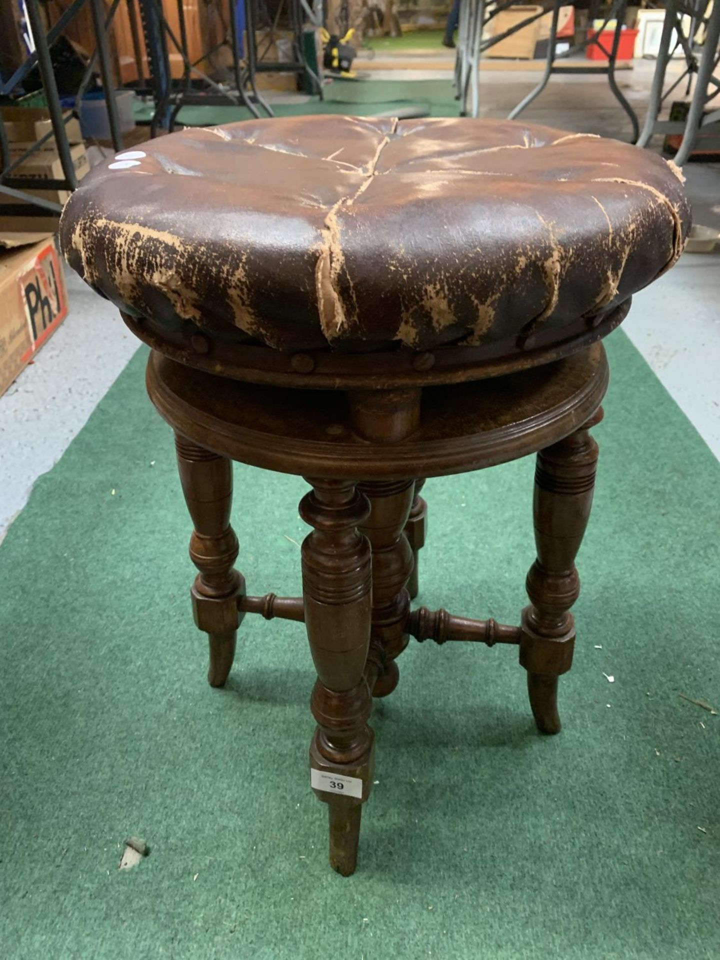 A VINTAGE ROUND LEATHER BUTTONED PIANO STOOL