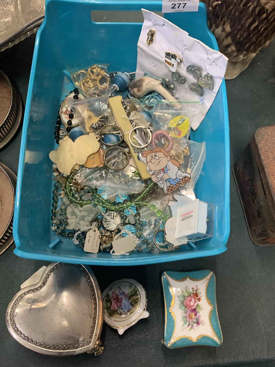 A COLLECTION OF COSTUME JEWELLERY, HEART SHAPED TRINKET BOX, PIN BADGES ETC