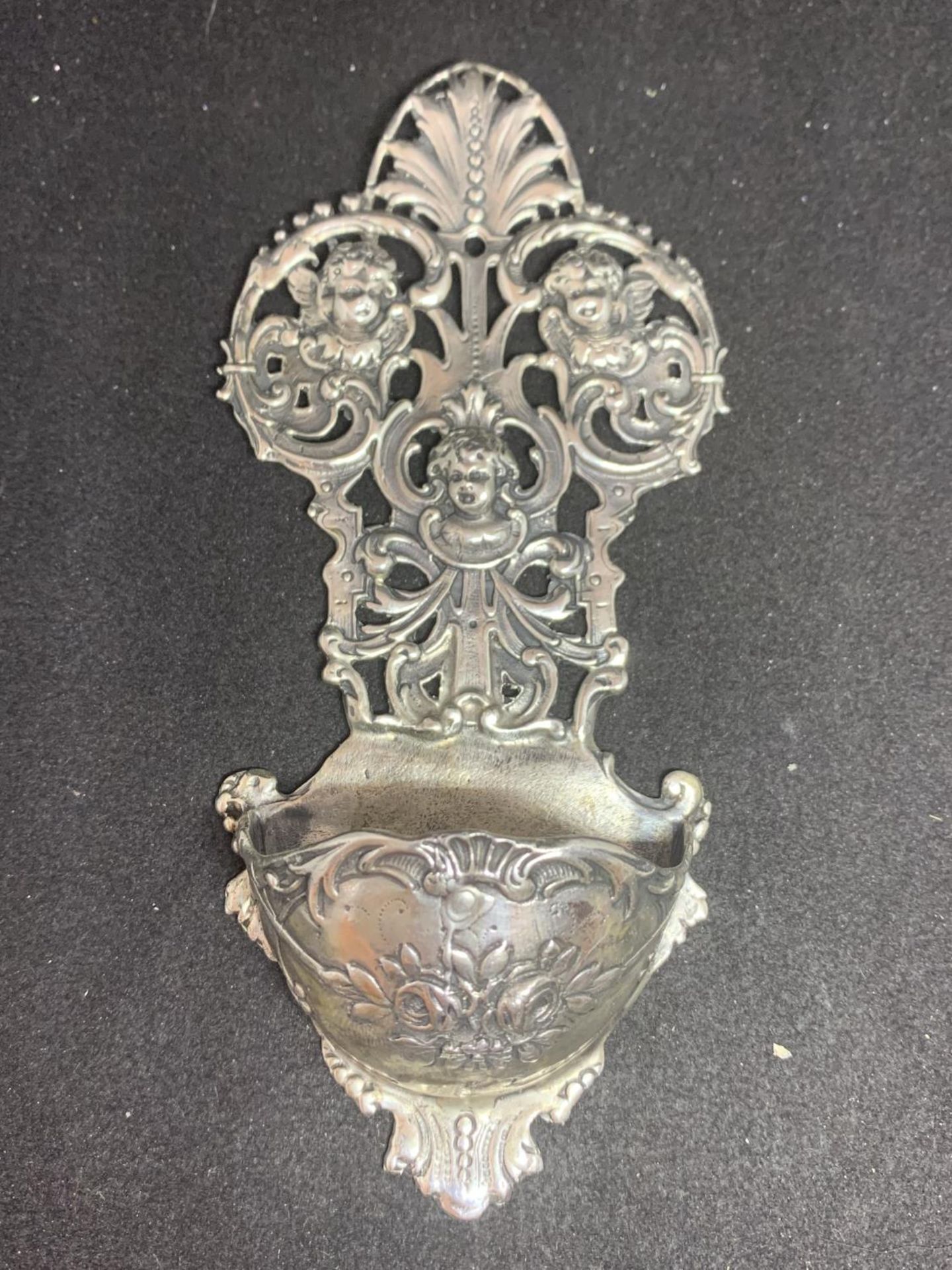 A CONTINENTAL SILVER HOLY WATER BOWL DEPICTING CHERUBS APPROXIMATELY 65 GRAMS H:15CM - Image 2 of 4