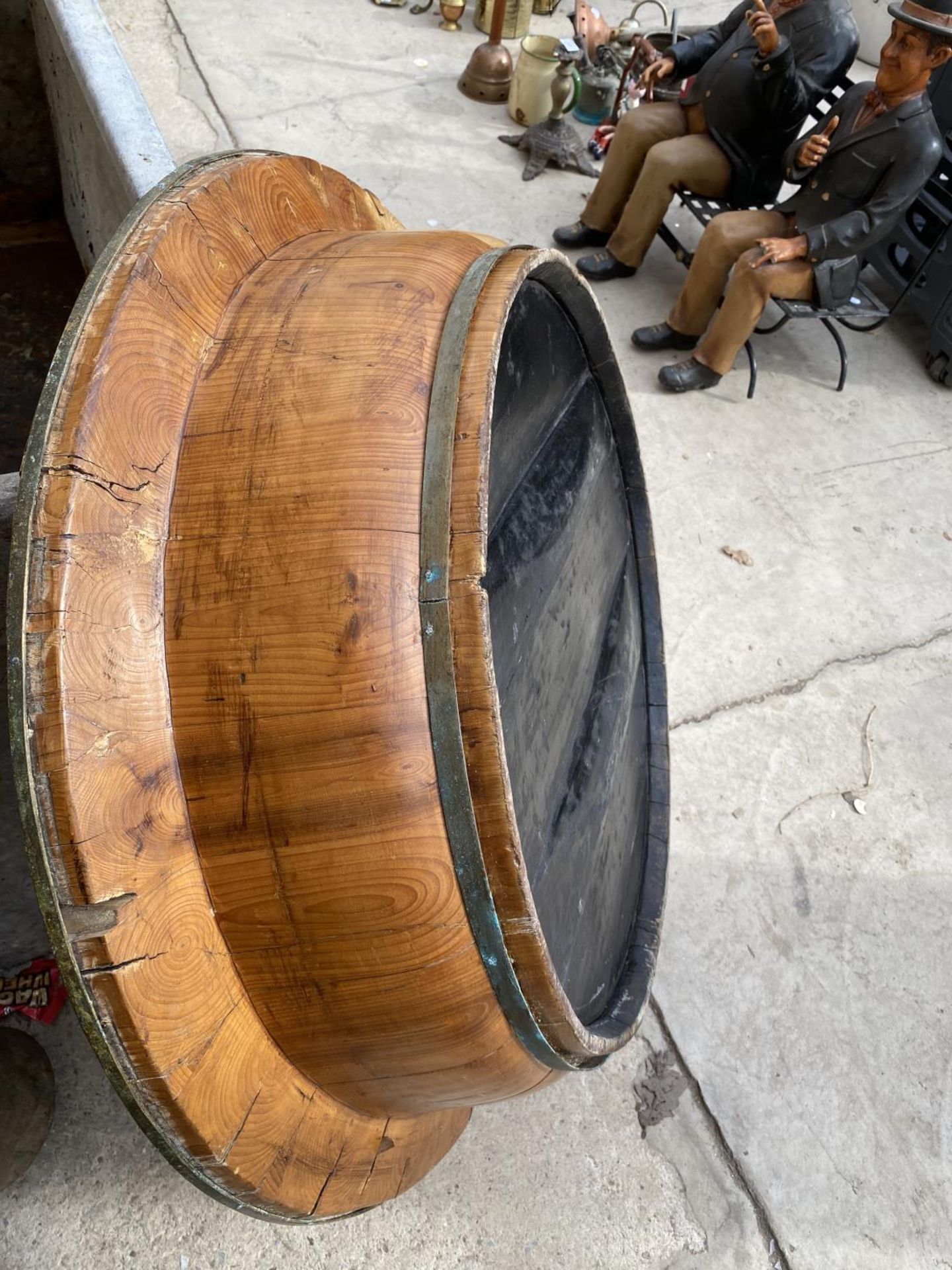 A LARGE WOODEN BOWL WITH METAL BANDING - Image 5 of 5