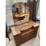 AN EARLY 20TH CENTURY OAK DRESSING TABLE