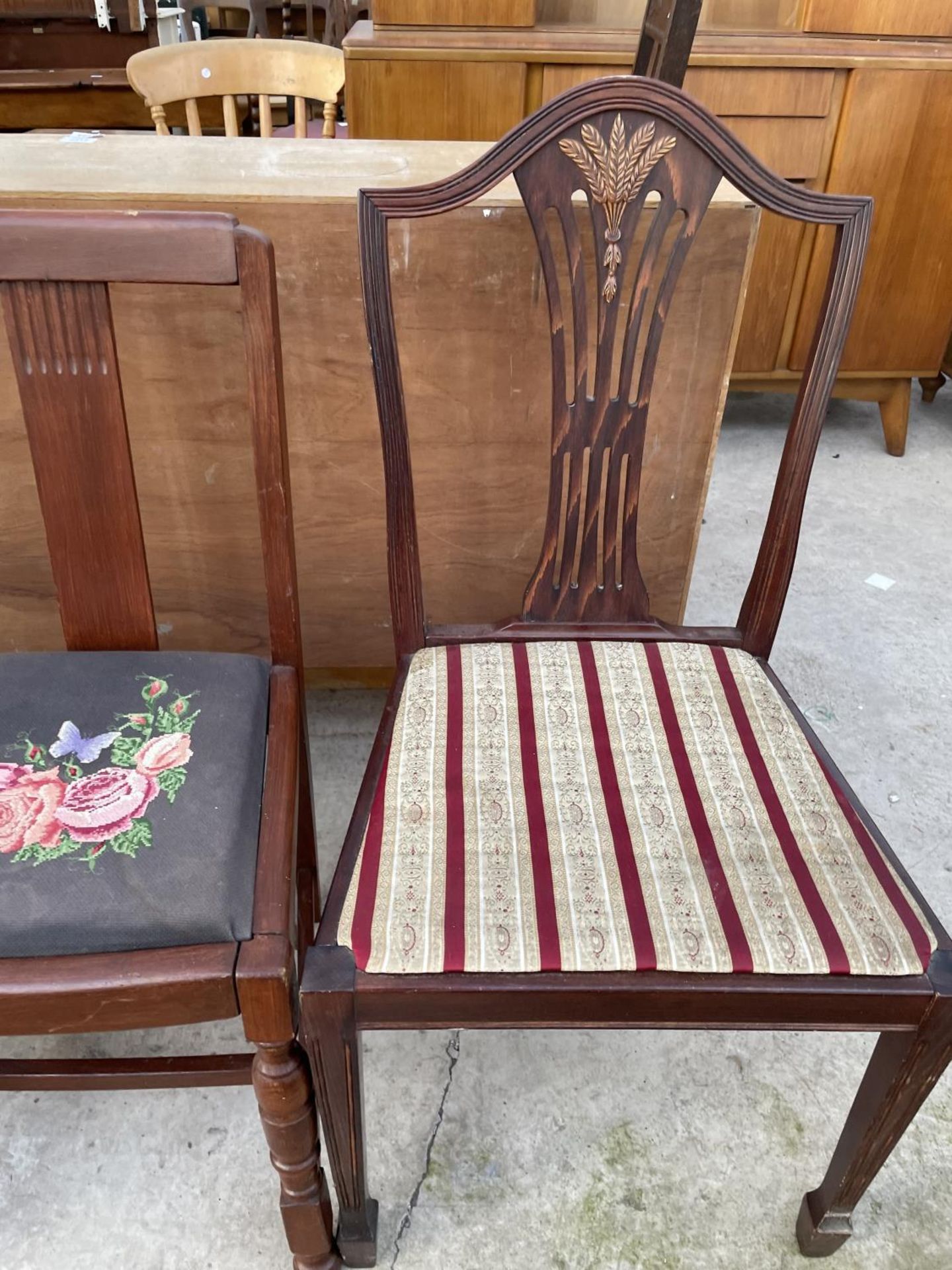 THREE VARIOUS DINING CHAIRS AND AN EARLY 20TH CENTURY OAK CARVER CHAIR - Image 3 of 4