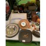 AN INTERESTING ASSORTMENT OF ITEMS TO INCLUDE A PAIR OF BINOCULARS, PEWTER WARE, A TREEN SHELL ETC