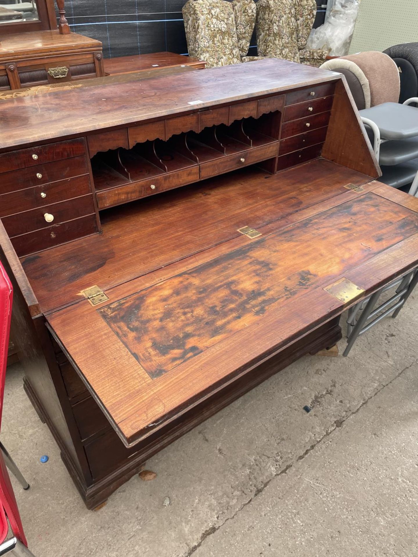 A GEORGE III MAHOGANY FALL FRONT BUREAU WITH FITTED INTERIOR, 45" WIDE - Image 5 of 7