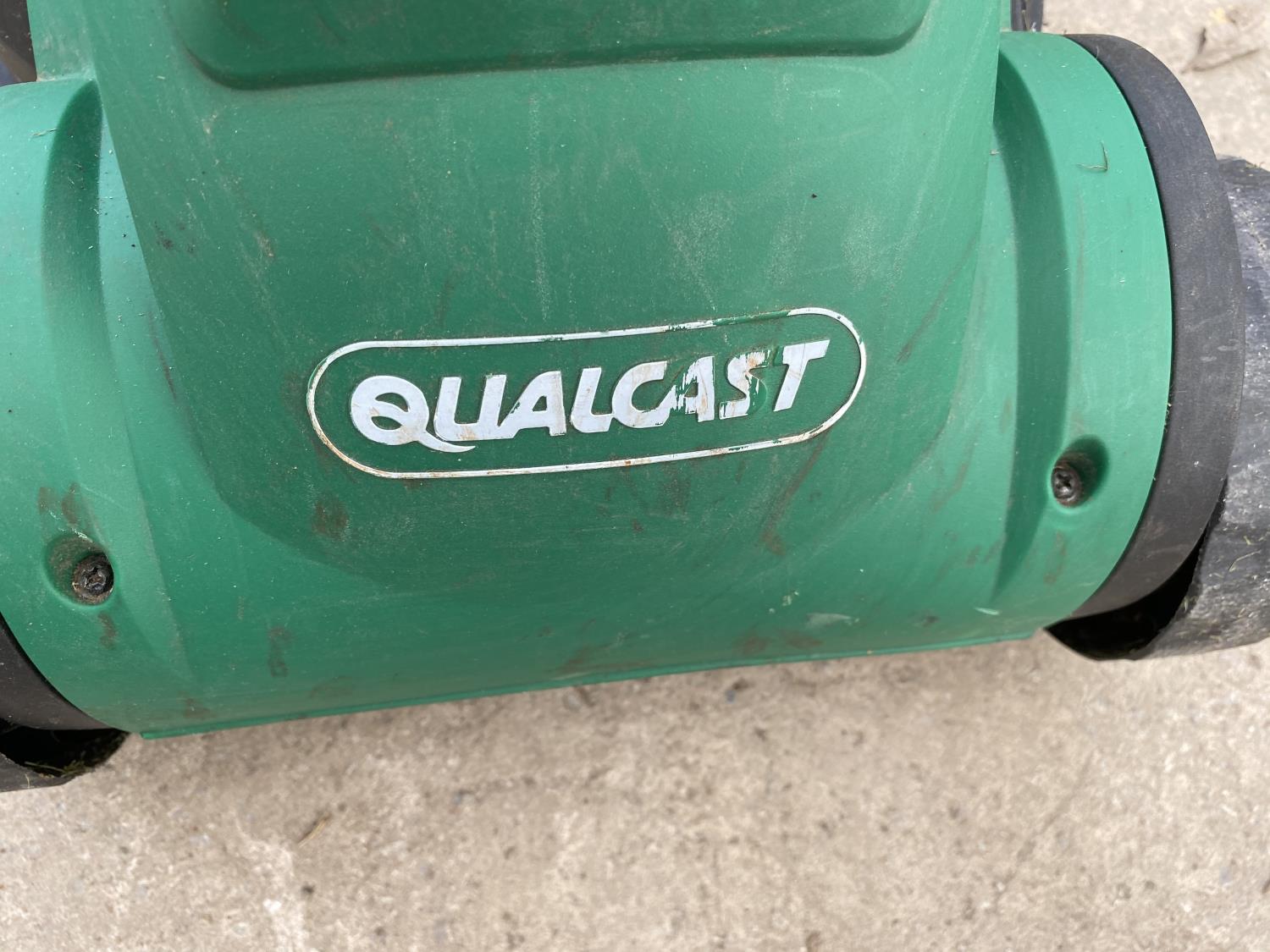 A QUALCAST ELECTRIC LAWN MOWER - Image 3 of 5