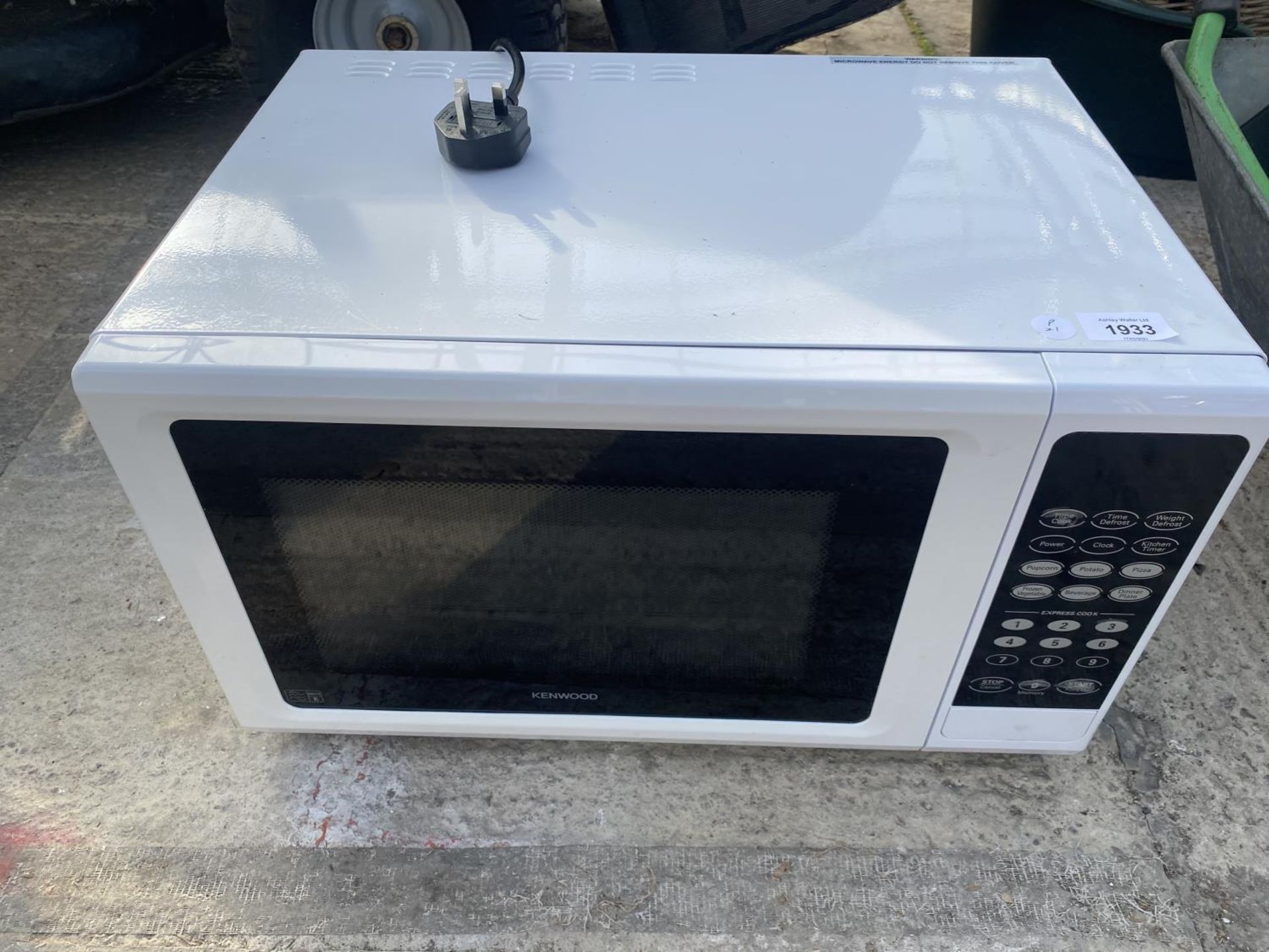 A KENWOOD MICROWAVE OVEN