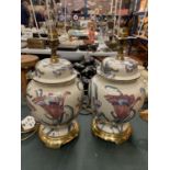 A PAIR OF LARGE FLORAL DECORATED CERAMIC TABLE LAMPS ON BRASS BASES - HIGH 40CM (TO TOP OF BRASS