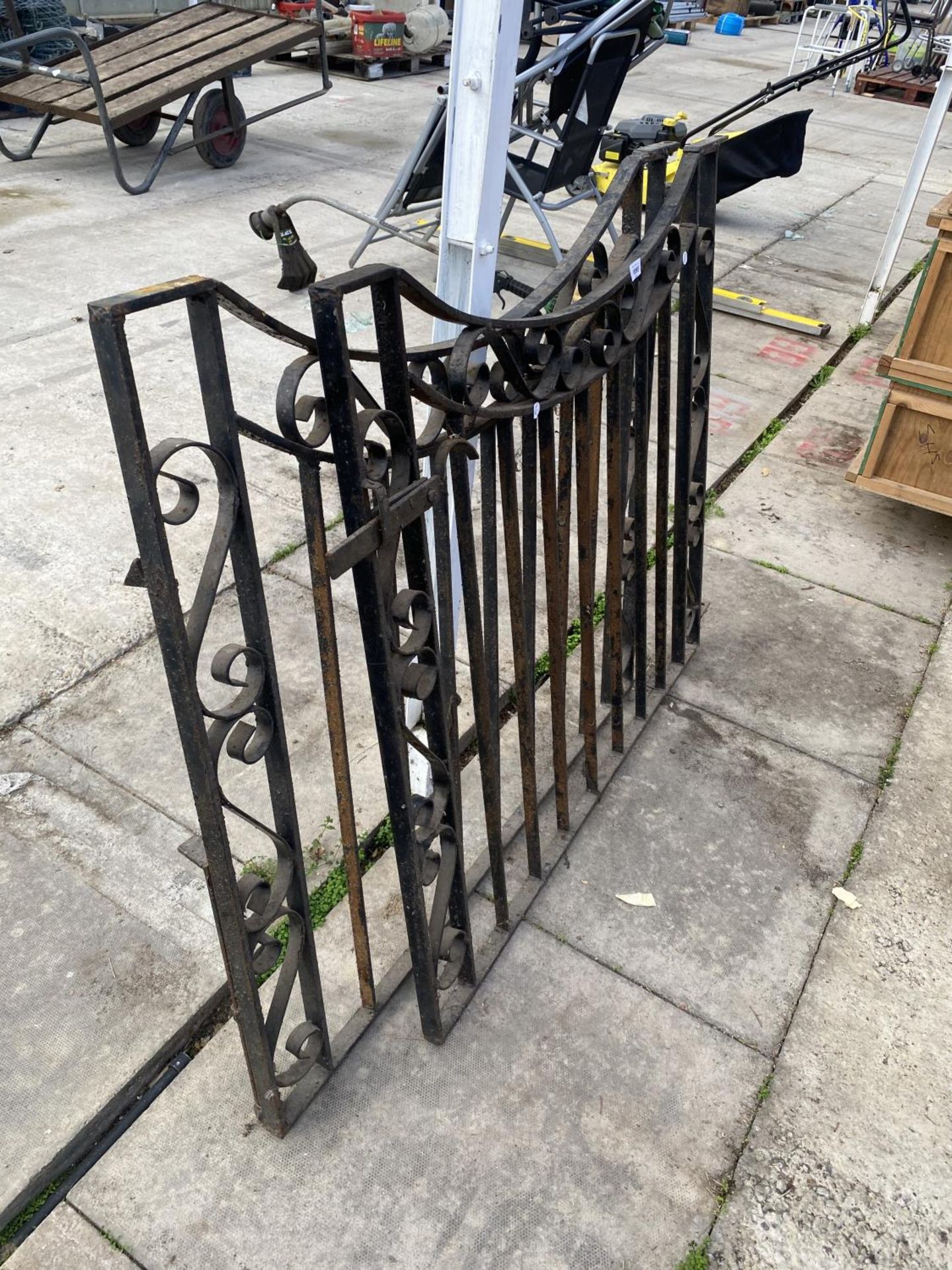 A PAIR OF DECORATIVE WROUGHT IRON GATES - Image 2 of 3