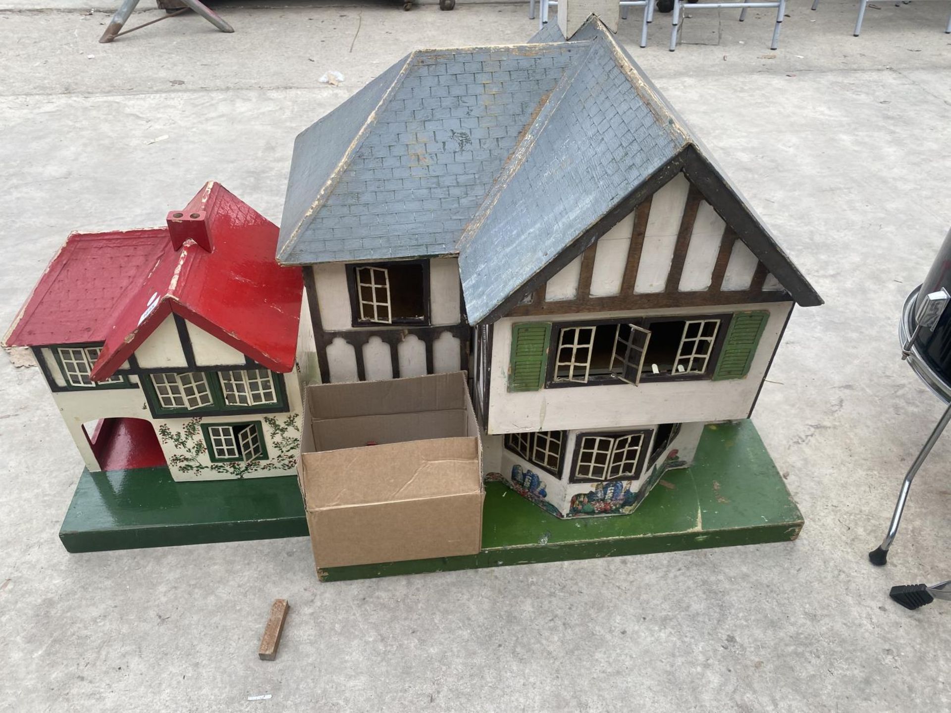 A LARGE WOODEN DOLLS HOUSE AND A FURTHER SMALL WOODEN DOLLS HOUSE TO INCLUDE SOME FURNITURE