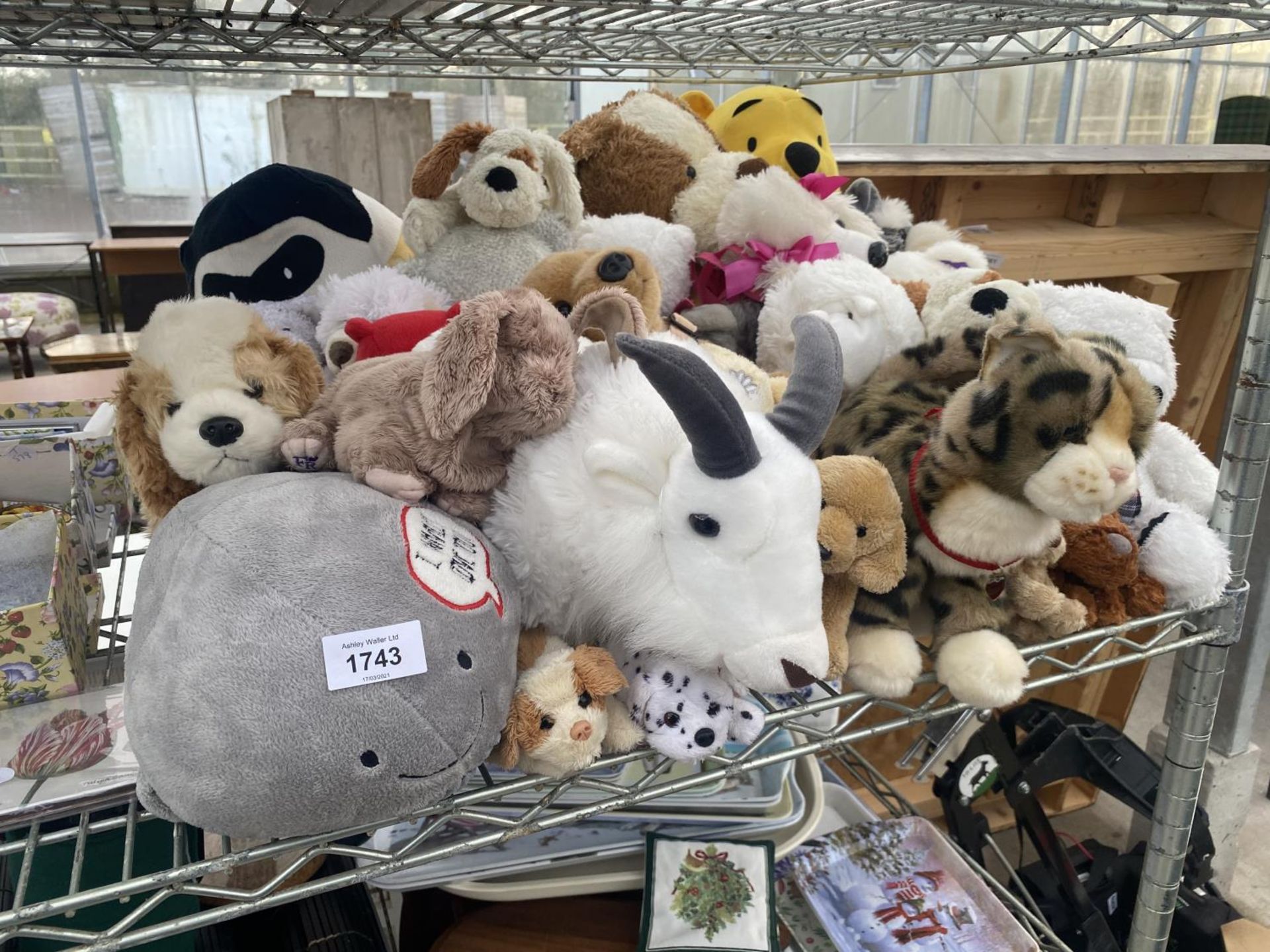 A LARGE QUANTITY OF SOFT TOYS TO INCLUDE WILDREPUBLIC AND FURREAL