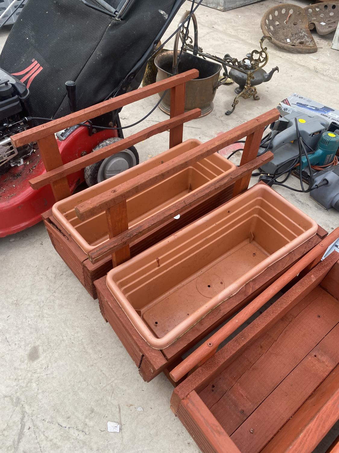 A GROUP OF FOUR WOODEN PLANTER TROUGHS - Image 3 of 3