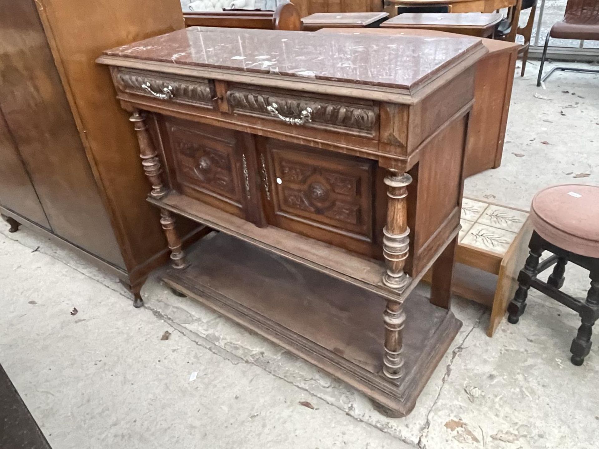 A CONTINENTAL VICTORIAN BUFFET ENCLOSING TWO CUPBOARDS, TWO FRIEZE DRAWERS AND OPEN BASE WITH MARBLE