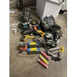 A LARGE QUANTITY OF HAND AND POWER TOOLS TO INCLUDE ROTARY HAMMER DRILL, DEWALT SDS DRILL, SANDER