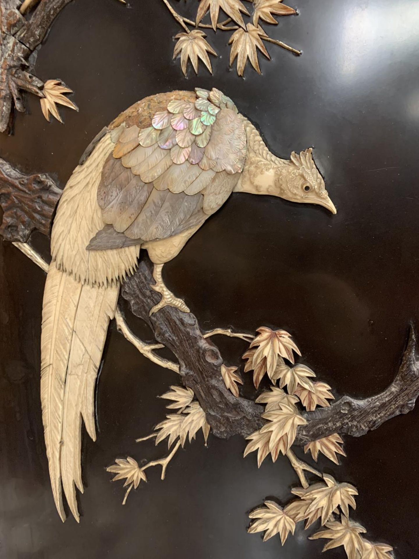 A PAIR OF CHINESE EBONISED WALL PLAQUES DEPICTING MOTHER OF PEARL BIRDS WITH ARTIST'S SIGNED STAMP - Image 3 of 14