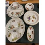 A COLLECTION OF ROYAL WORCESTER PORCELAIN DINNER WARE IN THE EVESHAM DESIGN