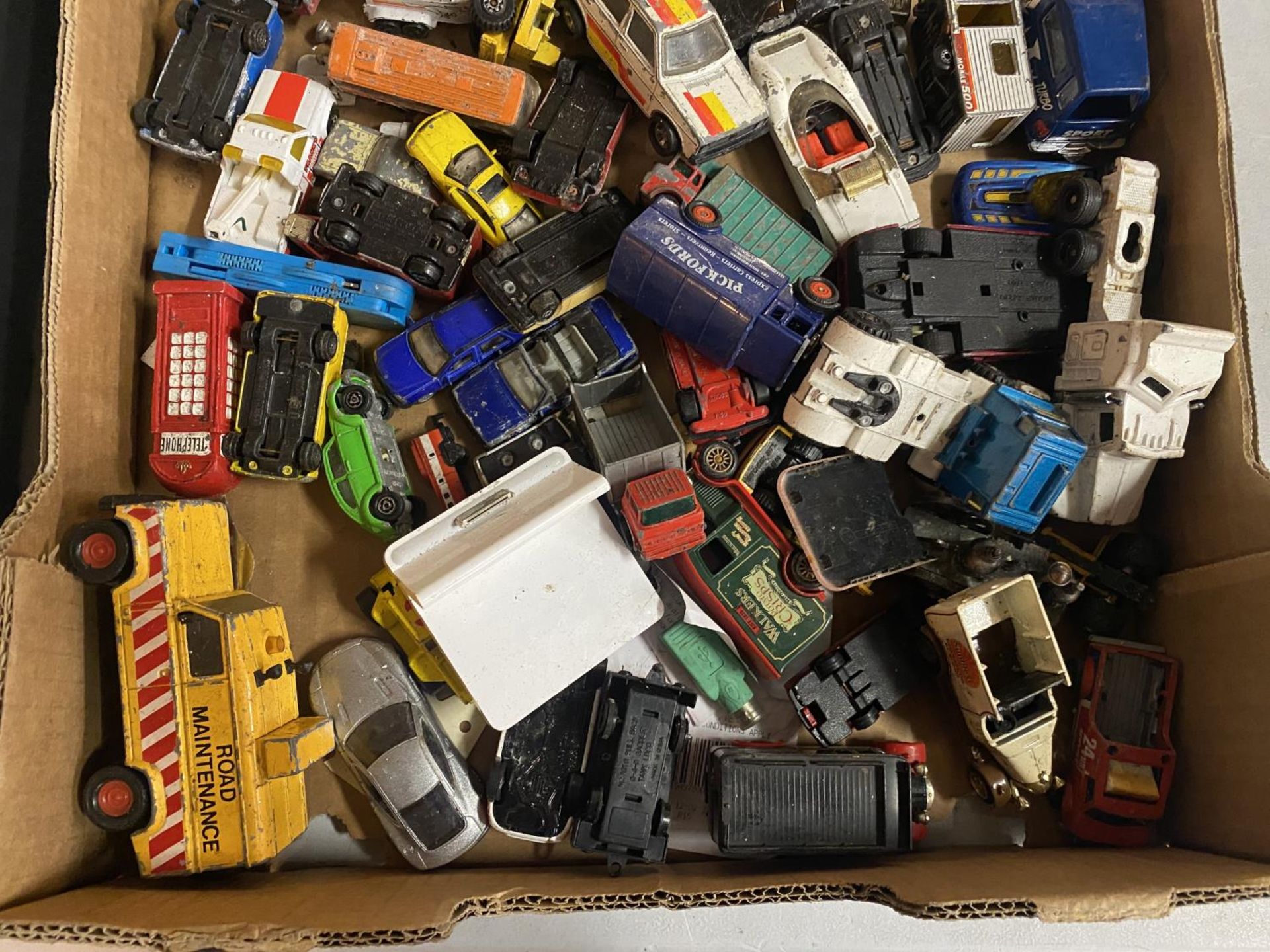 A COLLECTION OF VARIOUS DIE CAST VEHICLES TO INCLUDE MAINLY MATCHBOX - Image 2 of 4