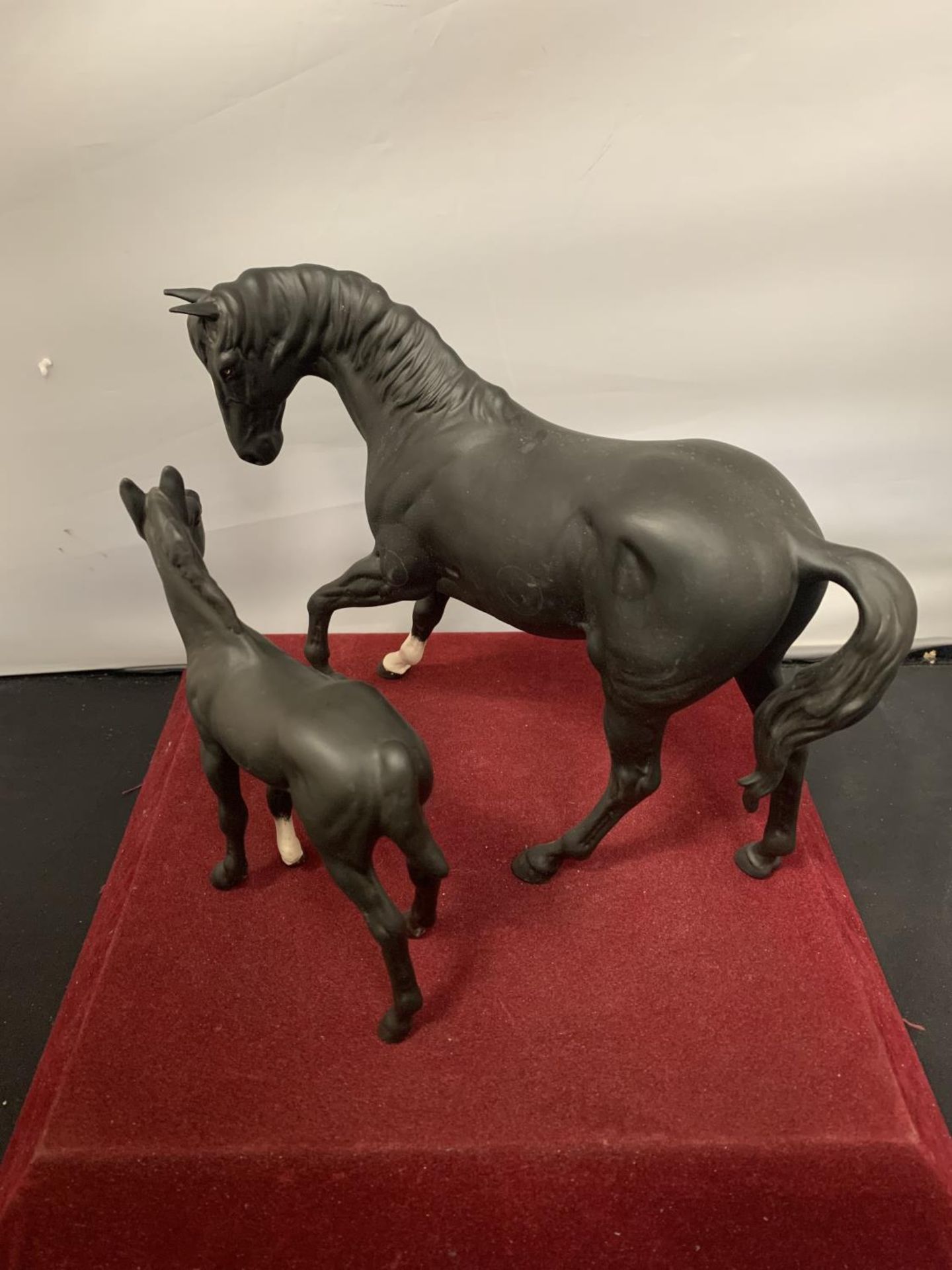 A BESWICK BLACK BEAUTY AND FOAL - Image 3 of 3
