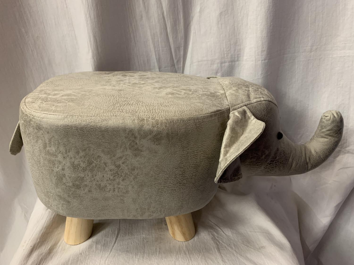 A FAUX LEATHER CHILD'S FOOT STOOL IN THE FORM OF AN ELEPHANT - Image 4 of 5