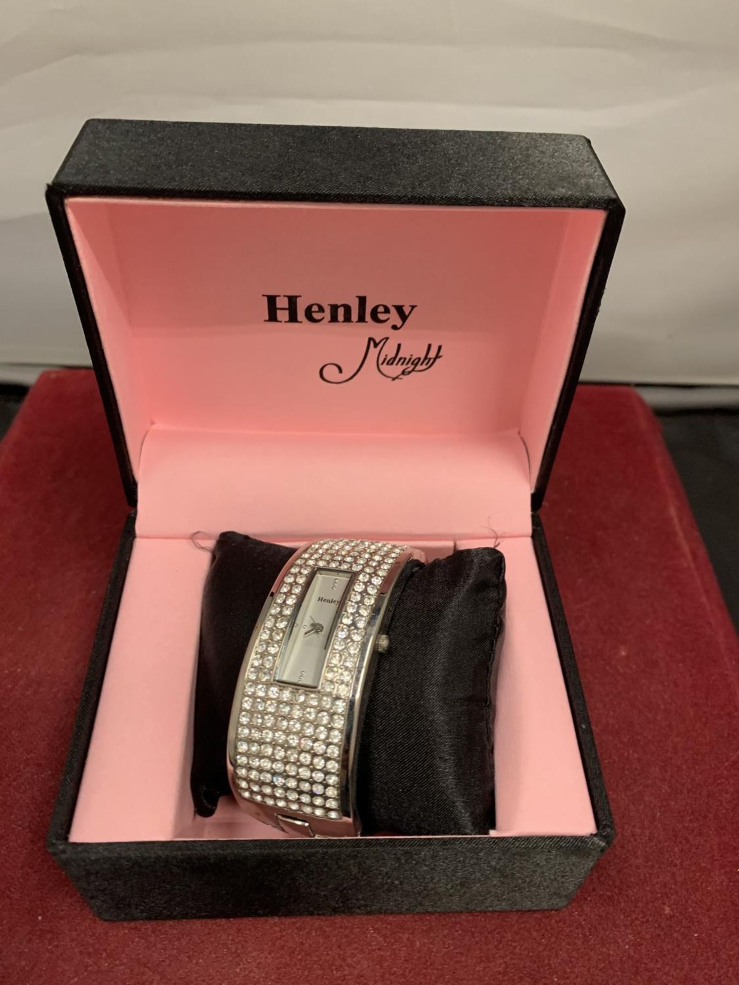 A BOXED HENLEY MIDNIGHT DIAMANTE WRISTWATCH