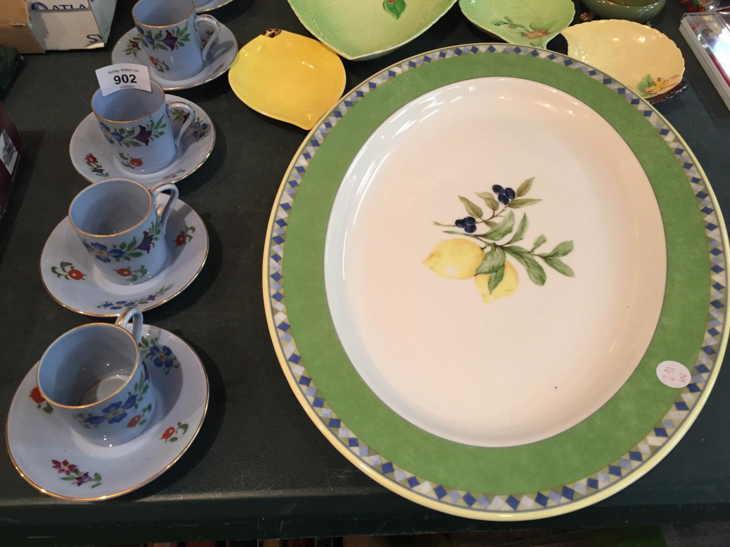 AN ASSORTMENT OF ITEMS TO INCLUDE EIGHT PIECES OF CARLTON WARE, A ROYAL DOULTON 'CARMINA' PLATTER - Bild 2 aus 3