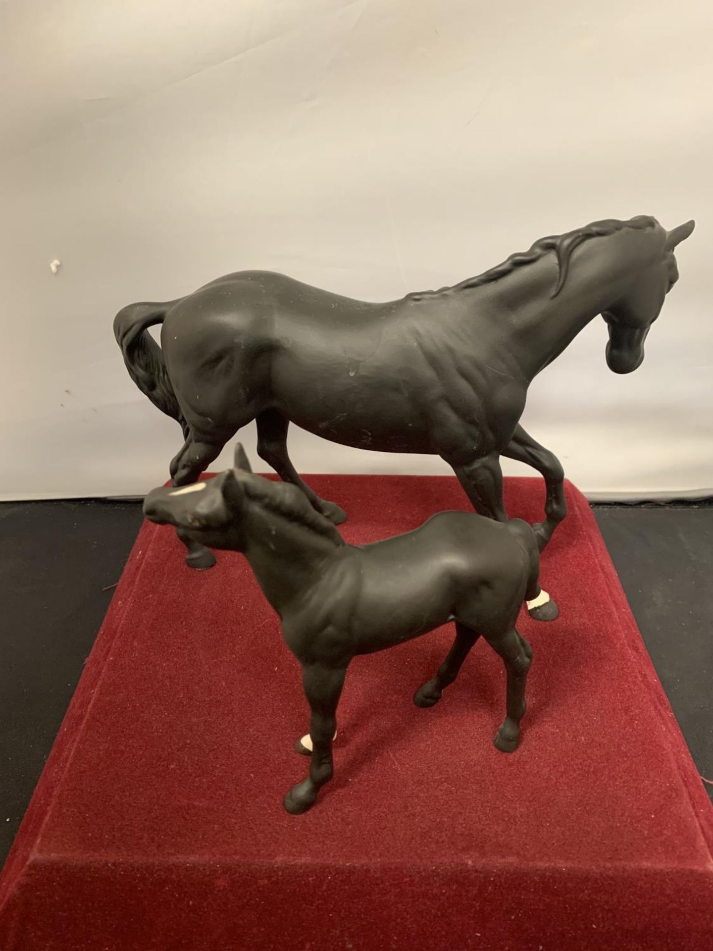 A BESWICK BLACK BEAUTY AND FOAL - Image 2 of 3