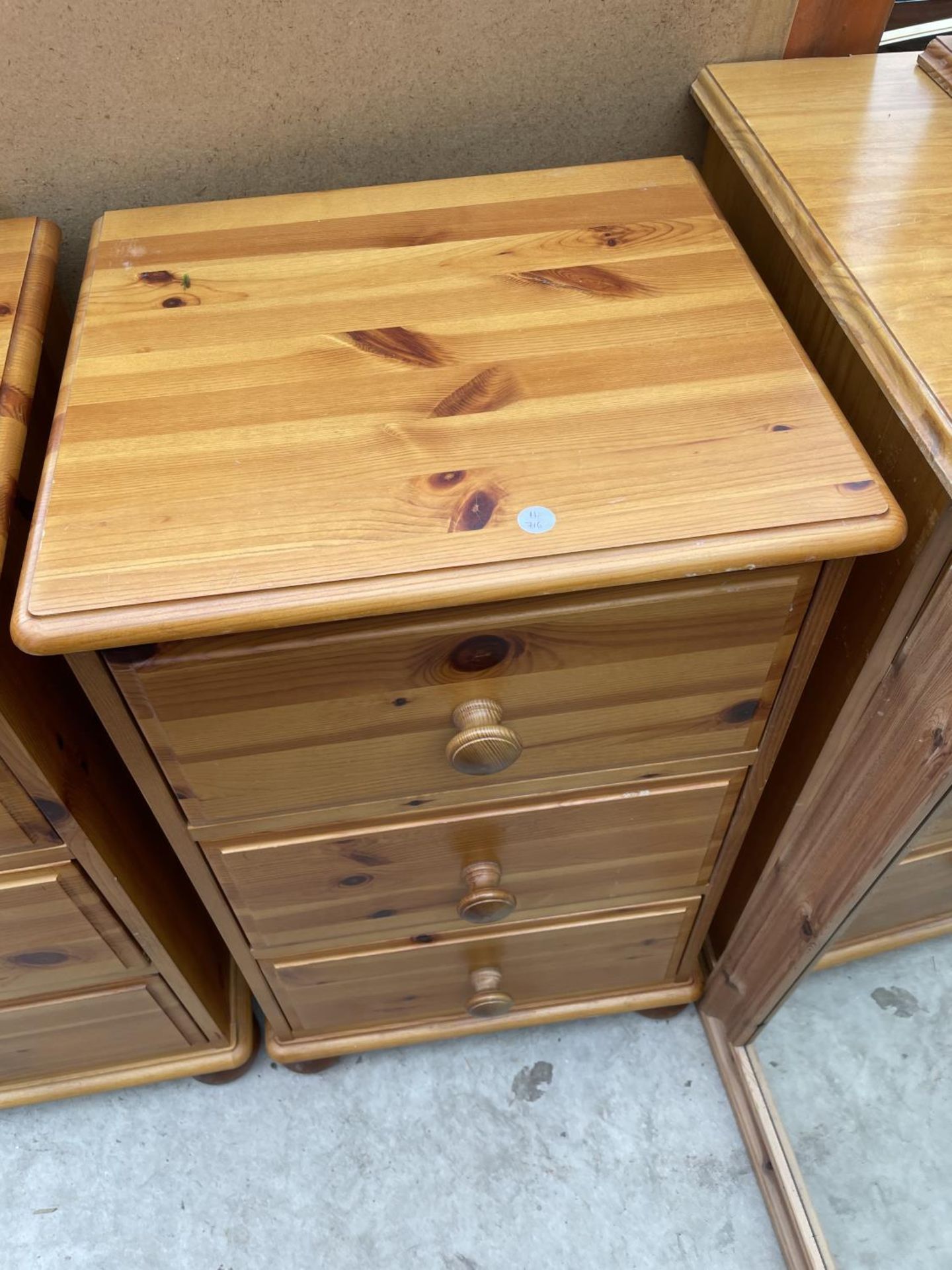 A PAIR OF PINE BEDSIDE CHESTS AND A MIRROR - Image 3 of 4