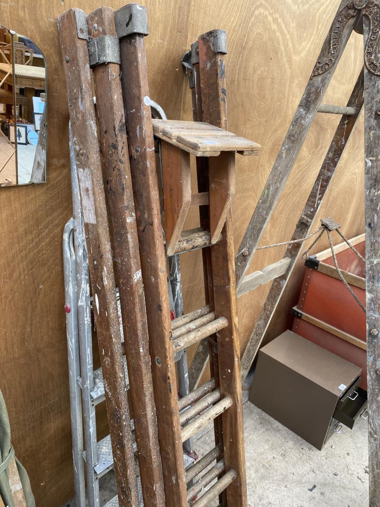A THREE SECTION WOODEN LADDER AND A FURTHER THREE RUNG ALUMINIUM STEP LADDER - Image 2 of 4