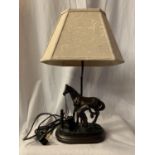 A HIGHLY DECORATIVE TABLE LAMP IN THE FORM OF A HORSE AND BLACKSMITH AT WORK H: TO BULB BASE 38CM
