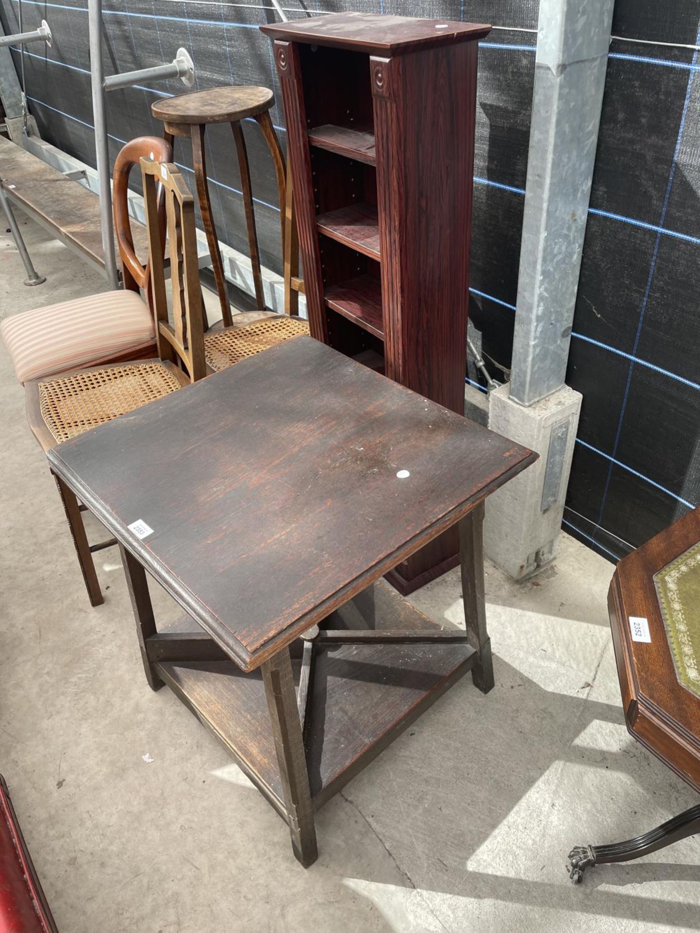 AN OAK OCCASIONAL TABLE AND NARROW URN