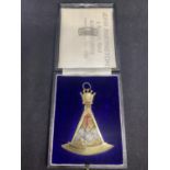 A MARKED SILVER AND BOXED MASONIC MEDAL FEATURING A CROWN, ROSE, CROSS ETC