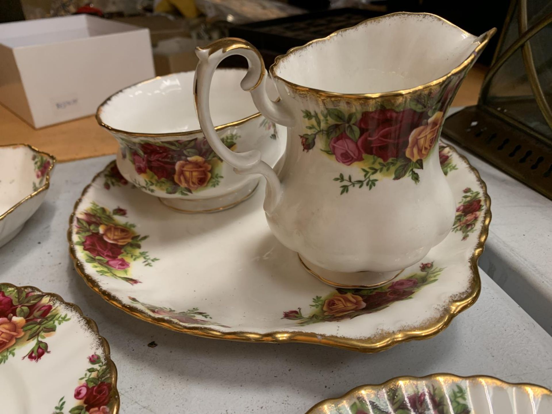 A SELECTION OF ROYAL ALBERT OLD COUNTRY ROSES TEA WARE TO INCLUDE SIX TRIOS, SIX COFFEE MUGS, - Image 5 of 5