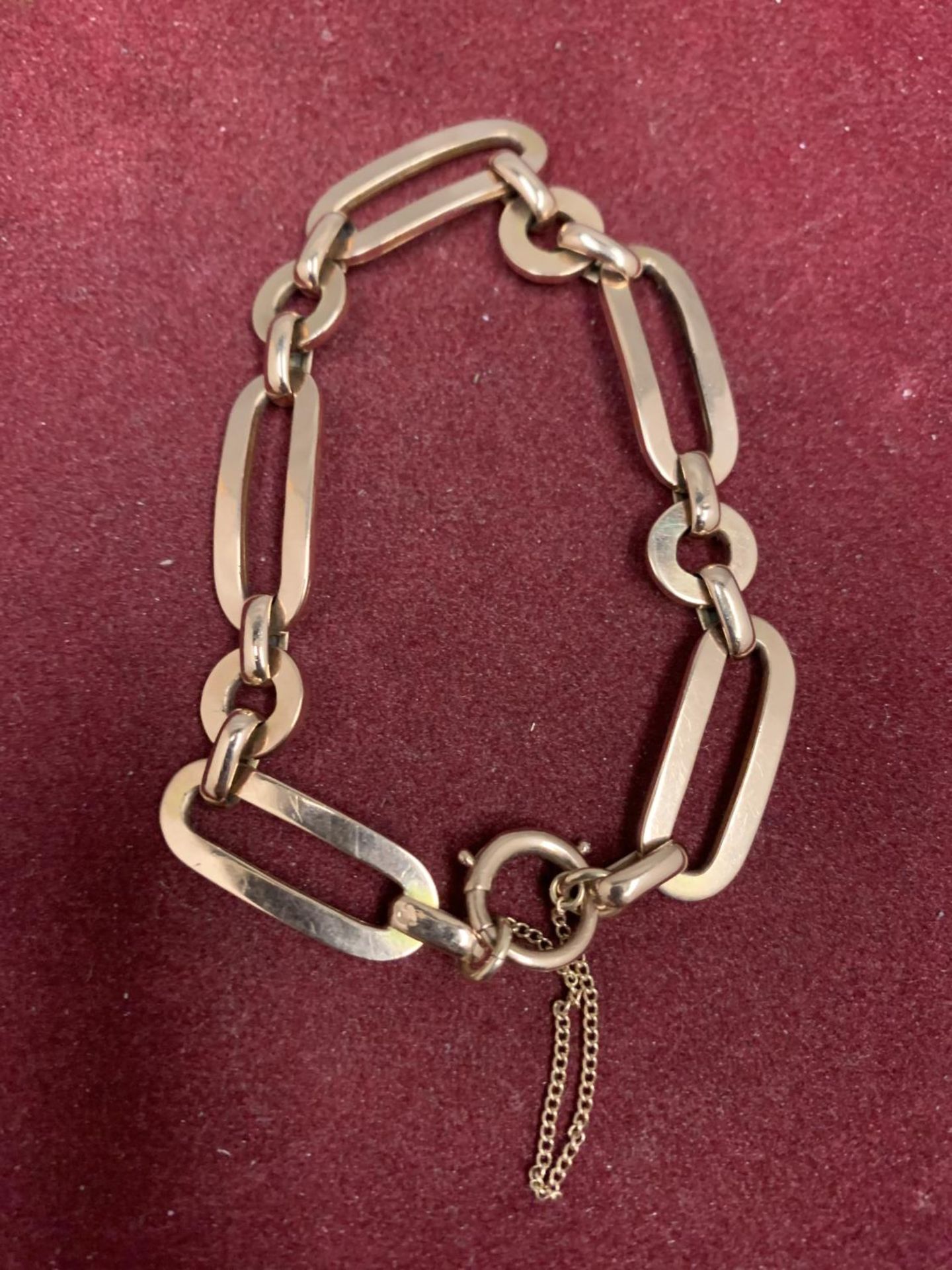 A 9CT YELLOW GOLD CHAIN BRACELET IN ORIGINAL JEWELLERS BOX GROSS WEIGHT 8.7 GRAMS - Image 2 of 4